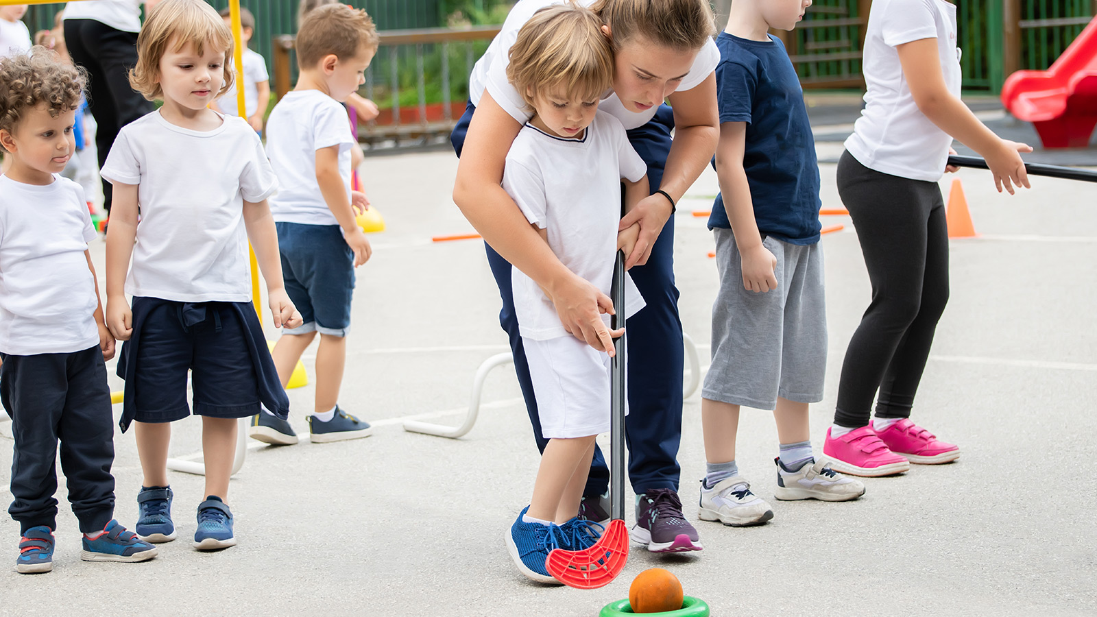 Woman does train kids in Hockey