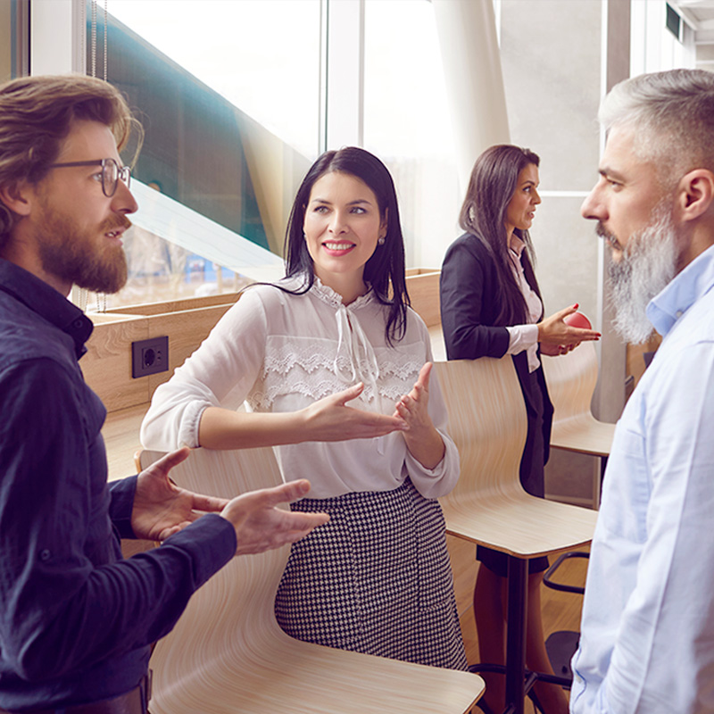 Learning Experts having a Chat